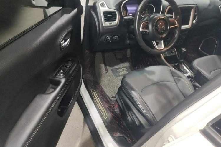 Used  Compass 2017 200T Automatic Family Edition
