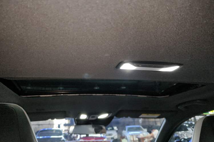 Used Changan UNI-V iDD 2024 Blue Whale Smart Electric iDD 136km ZhiKu Model
