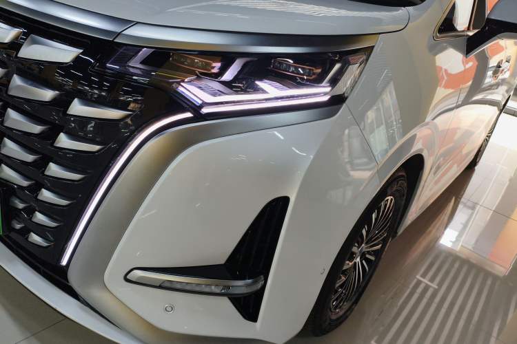 Used Denza D9 2022 DM-i 970 Four-Wheel Drive Flagship Model
