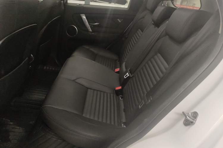 Used Land Rover Discovery Sport 2020 200 PS Family Edition
