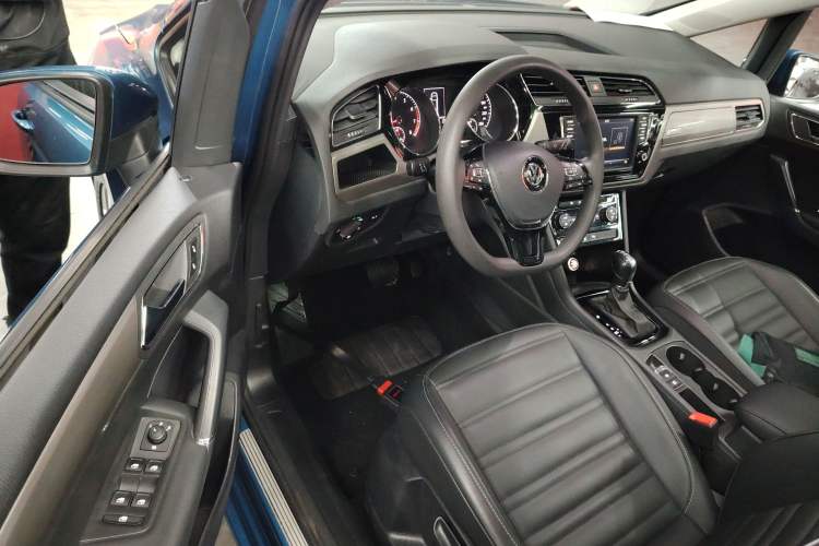 Used Volkswagen Touran 2018 Volkswagen Touran L 280TSI DSG Comfort Edition 7 Seats China VI Standard