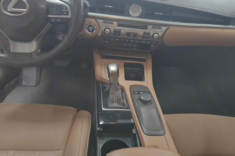 Used Lexus ES 2015 300h Comfort Edition