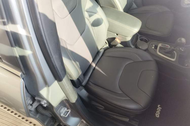 Used  Cherokee 2014 2.4L Luxury Edition
