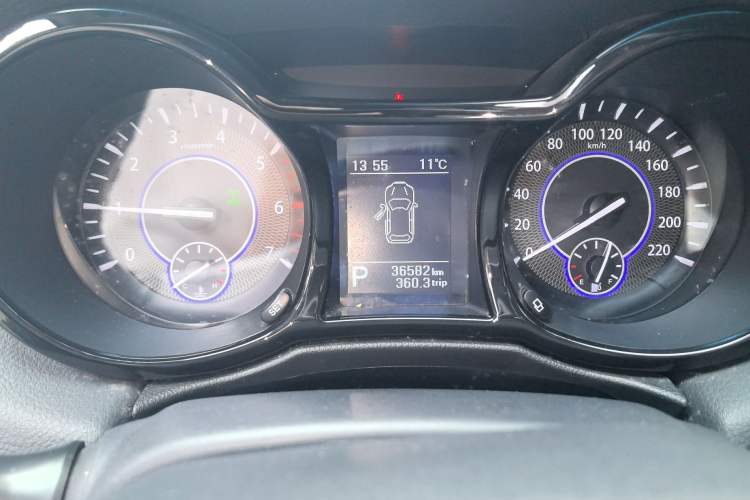 Used JMC Yusheng S350 2016 2.0T Automatic All-Wheel Drive Gasoline Luxury Version with Sunroof 5 Seats
