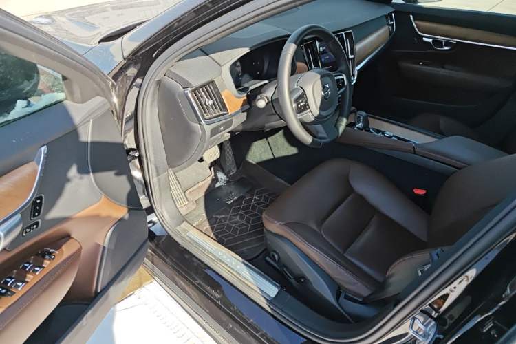 Used Volvo S90 2024 B5 Zhiyi Luxury Edition