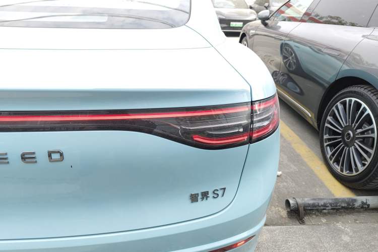 Used Hima Luxeed S7 2025 855 km Max
