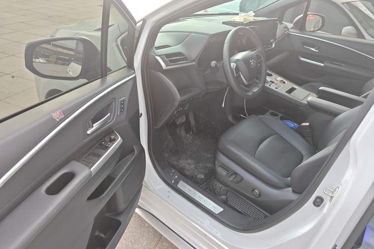 Used Toyota Granvia 2024 2.5L Hybrid Prestige PLUS Four-Wheel Drive Version