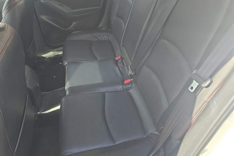 Used Mazda Mazda 3 Axela 2014 Sedan 1.5L Automatic Comfort Model
