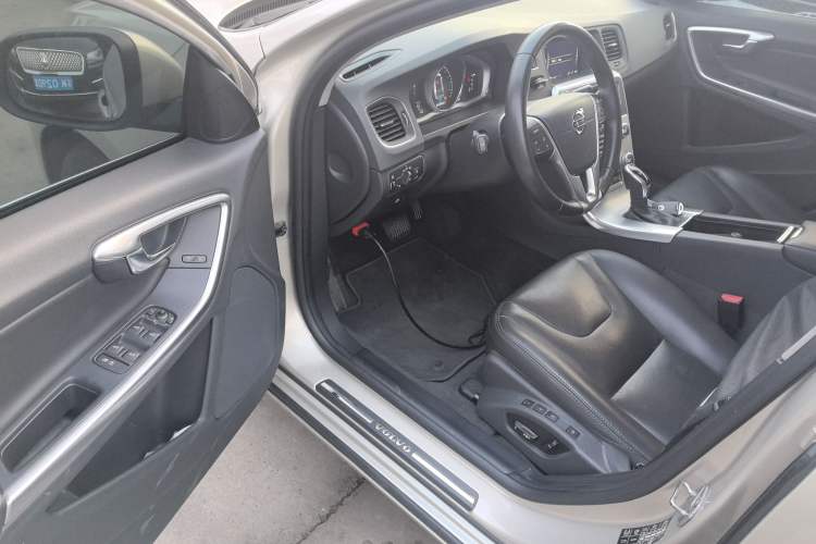 Used Volvo V60 2017 T5 Zhiyi Edition China V Standard