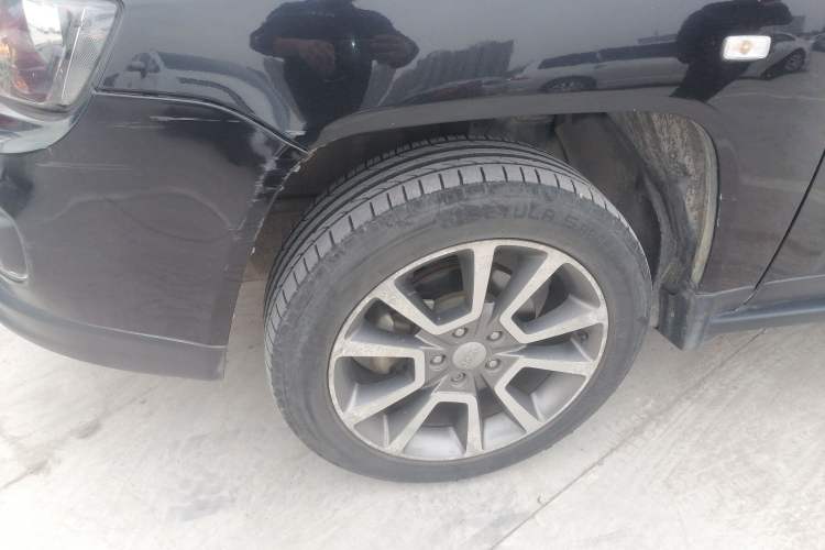 Used  Compass (Import) 2014 Revised Version 2.0L Two-Wheel Drive Elite Edition
