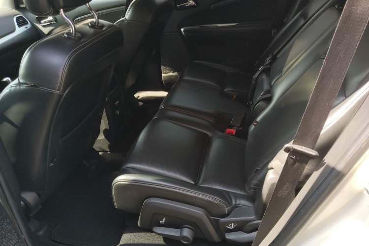 Used Dodge Journey 2013 2.4L Two-Wheel Drive Luxury Version
