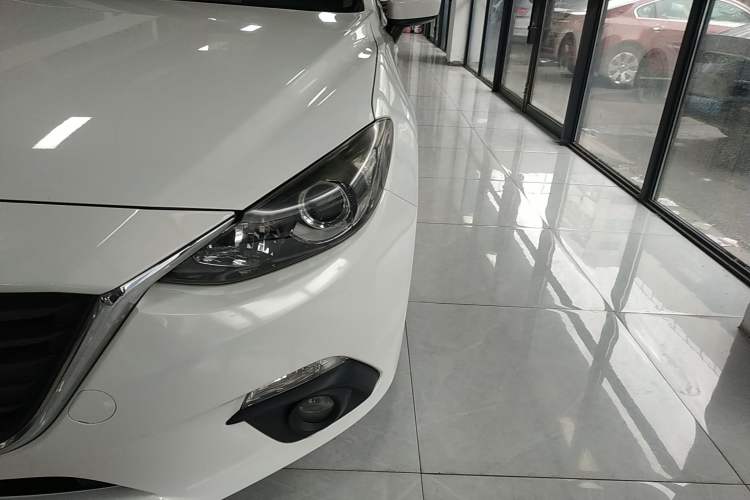 Used Mazda Mazda 3 Axela 2016 Sedan 2.0L Automatic Sport Model
