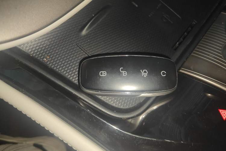 Used Denza D9 2022 DM-i 970 Four-Wheel Drive Flagship Model
