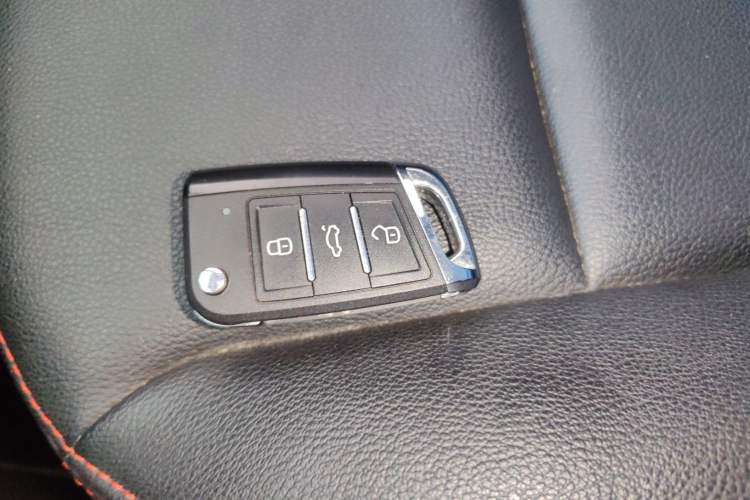 Used Dongfeng NAMMI BOX 2022 Chasing Wind Edition 331 km Standard Model
