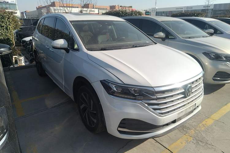 Used Volkswagen Viloran 2024 330TSI Luxury Edition
