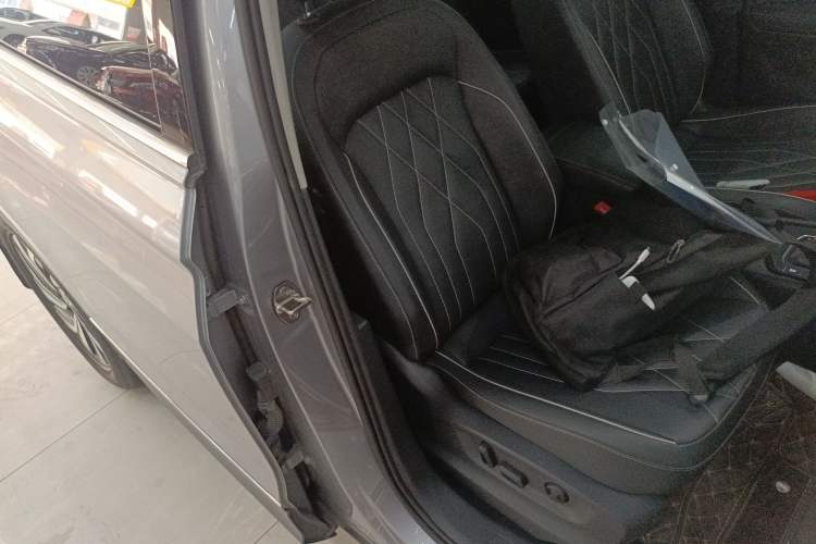 Used Volkswagen Tiguan L 2022 330TSI Automatic Two-Wheel Drive Smart Edition
