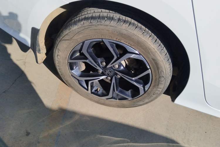 Used MG 5 2022 180 DVVT CVT Youth Luxury Edition
