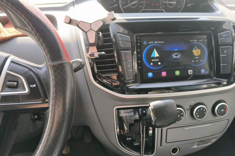 Used SAIC MAXUS Xintu V80 2021 2.0T AMT Classic Aoyuntong Short Wheelbase Mid-Roof 5/6-Seater
