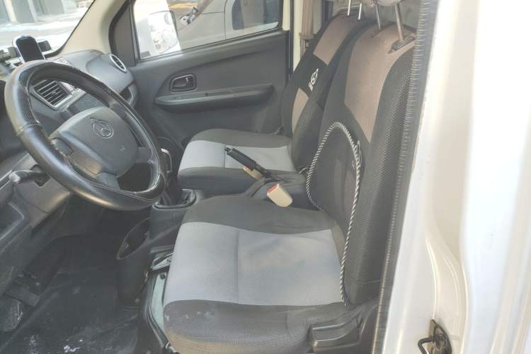 Used Chana Ruixing EM60 2022 All-Electric Van 4498 mm Long Flat Roof with Rear-Hinged Doors 2 Seats 70 kW 41.86 kWh
