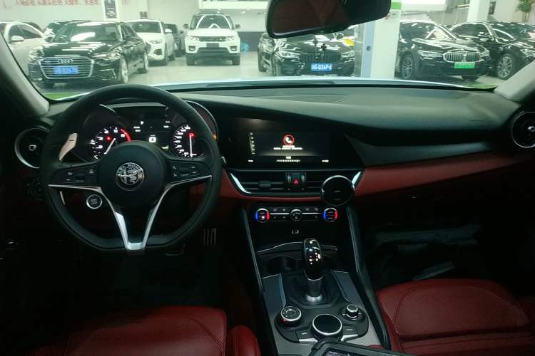 Used Alfa Romeo Giulia 2017 2.0T 280HP Luxury Sport Edition
