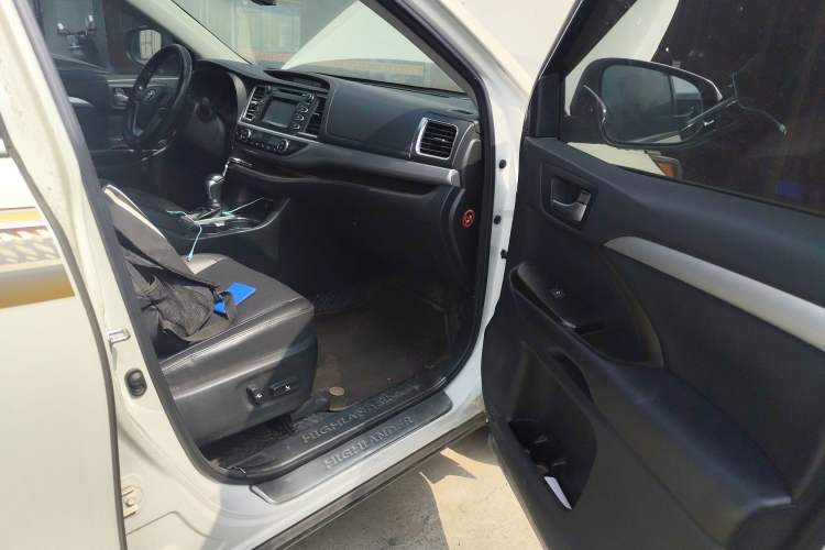 Used Toyota Highlander 2018 2.0T Four-Wheel Drive Luxury Edition 7 Seats China V Emission Standard
