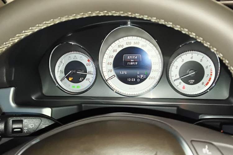 Used Mercedes-Benz GLK-Class 2013 GLK 300 4MATIC Dynamic Sunroof Model
