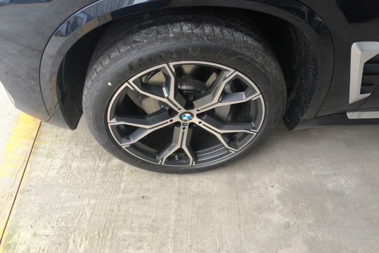 Used BMW X5 2023 xDrive 30Li Luxury M Sport Package
