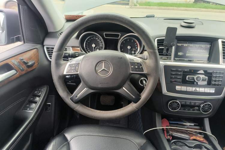 Used Mercedes-Benz M-Class 2014 ML 400 4MATIC Dynamic Model