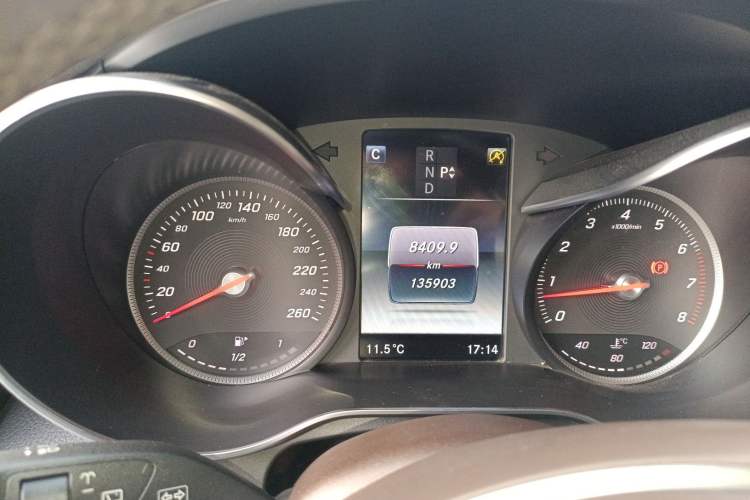 Used Mercedes-Benz GLC 2017 GLC 260 4MATIC Luxury Model