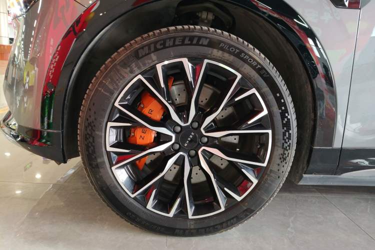 Used Zeekr 7X 2025 100 kWh Long-Range Rear-Wheel Drive with Intelligent Driving Features