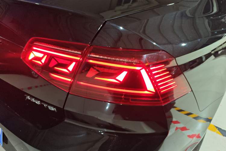 Used Volkswagen Magotan 2023 2 Million Units Limited Edition 330TSI DSG Leading Version
