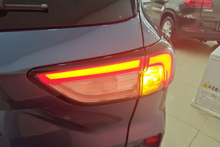 Used Ford Escape 2020 EcoBoost 245 Four-Wheel Drive Luxury Edition
