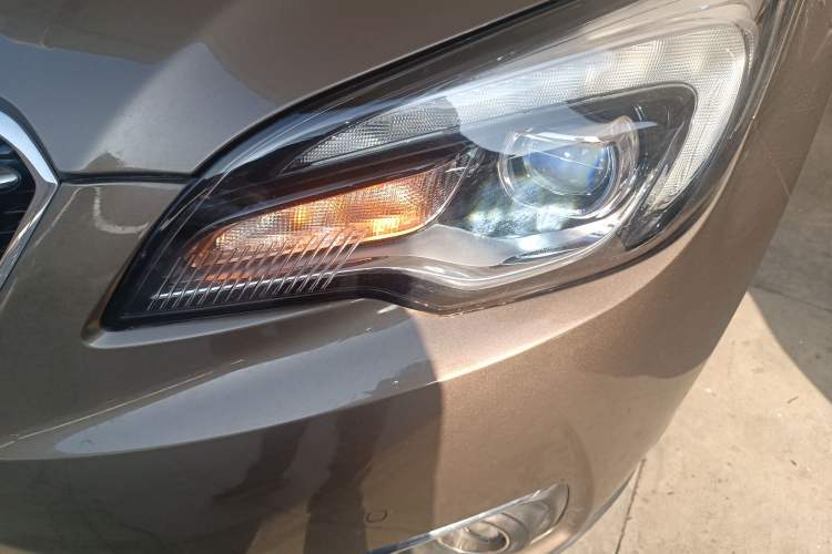 Used Buick Envision 2018 20T Two-Wheel Drive Luxury Model
