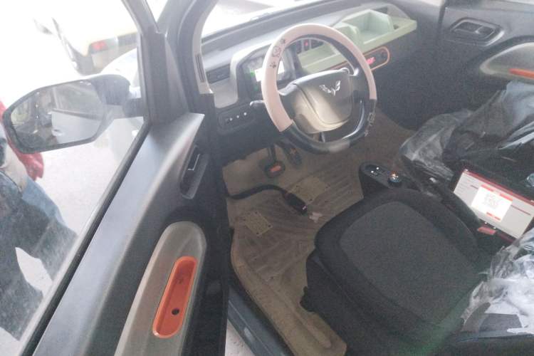 Used Wuling Hongguang MINIEV 2022 Easy Version Lithium Iron Phosphate
