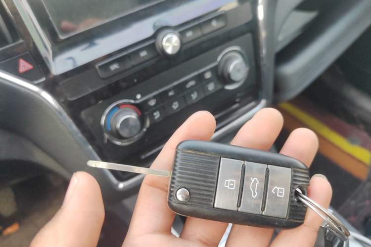 Used Roewe RX5 2018 20T Two-Wheel Drive Manual Flagship Edition