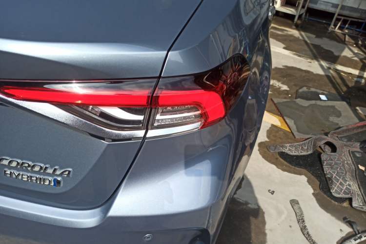 Used Toyota Corolla 2021 Dual-Motor 1.8L E-CVT Elite Edition
