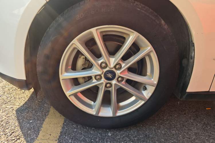 Used Ford Focus 2018 Hatchback Classic 1.6L Automatic Trendy SmartDrive Edition
