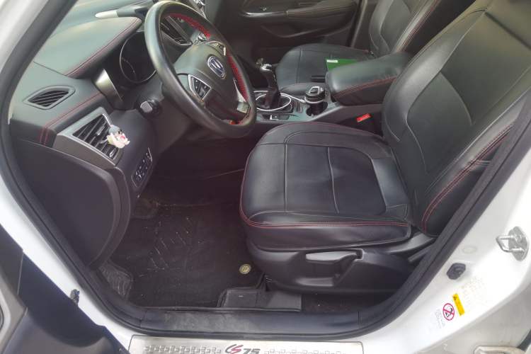 Used Changan CS75 2017 Shangkui Edition 1.5T Manual Fengxiang Model
