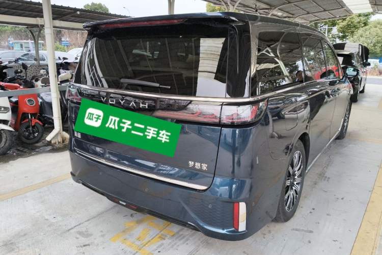 Used VOYAH Dream 2025 EV Four-Wheel Drive Flagship Kunpeng Edition
