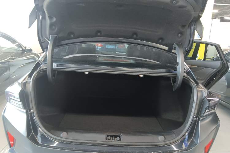 Used Dongfeng Aeolus Yixuan MAX 2021 1.5T Nightbreak Dawn Edition
