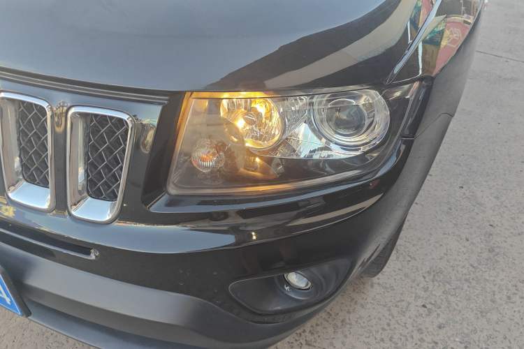 Used  Compass 2014 Revised Version 2.0L Two-Wheel Drive Entry-Level Edition
