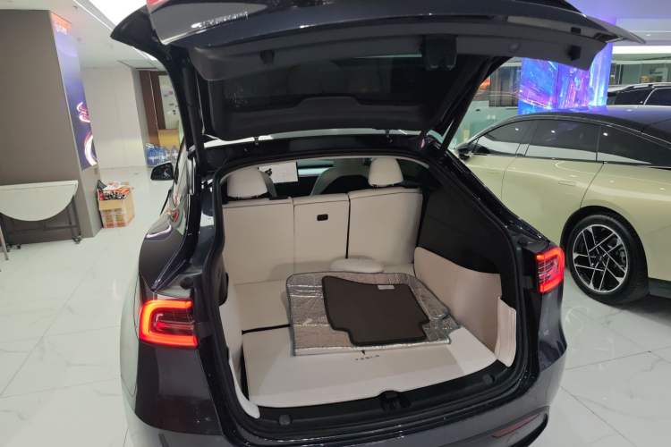 Used Tesla Model Y 2024 Rear-Wheel-Drive Version
