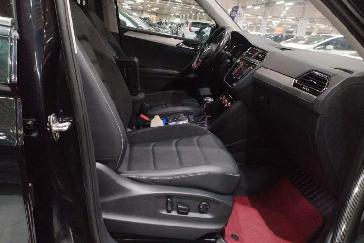 Used Volkswagen Tiguan L 2020 330TSI Automatic Two-Wheel Drive Panoramic Comfort Edition China VI Standard
