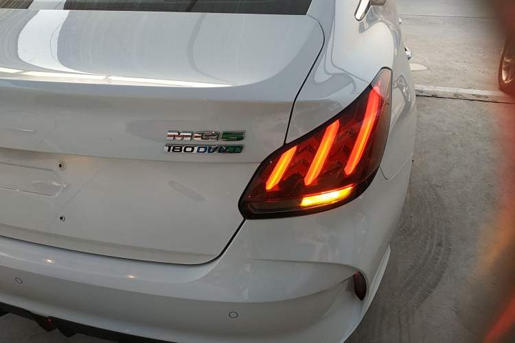 Used MG 5 2022 180 DVVT CVT Youth Style Edition
