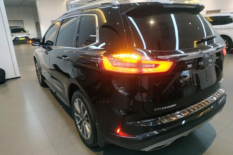 Used Ford Edge 2021 PLUS EcoBoost 245 Two-Wheel-Drive Titanium 7-Seater