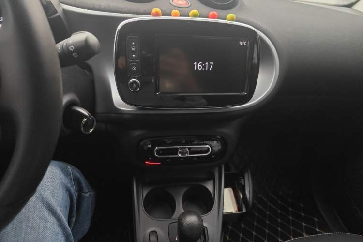 Used  fortwo 2017 1.0L 52kW New Sound Special Edition China V Emission Standard
