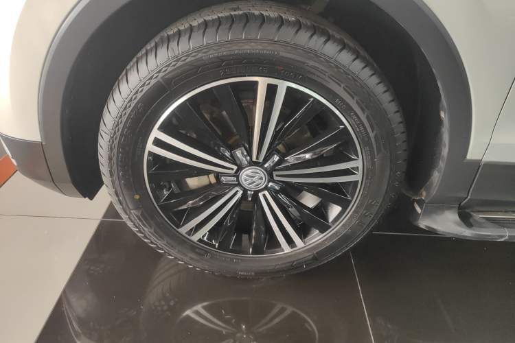 Used Volkswagen Tiguan L 2019 330TSI Automatic Two-Wheel Drive Panoramic Comfort Edition China V Standard