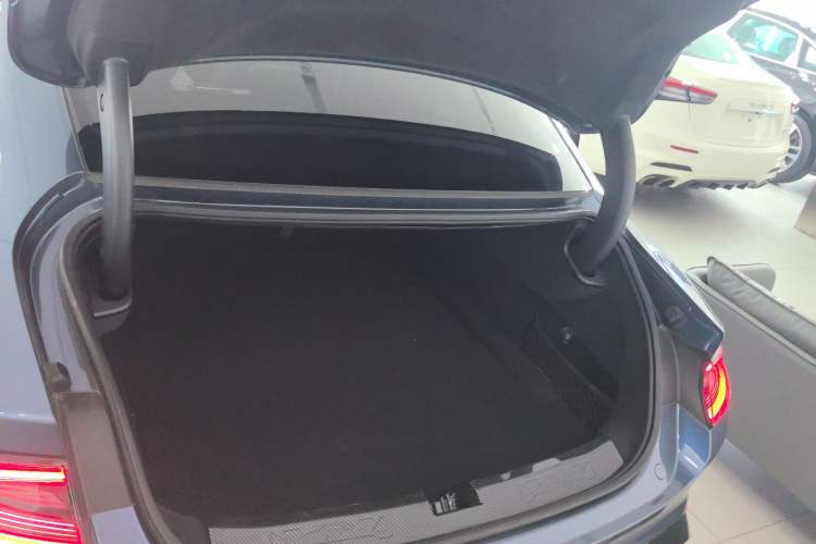 Used  SU7 2024 Rear-Drive Ultra-Long Range Advanced Pro-Level Intelligent Driving Version