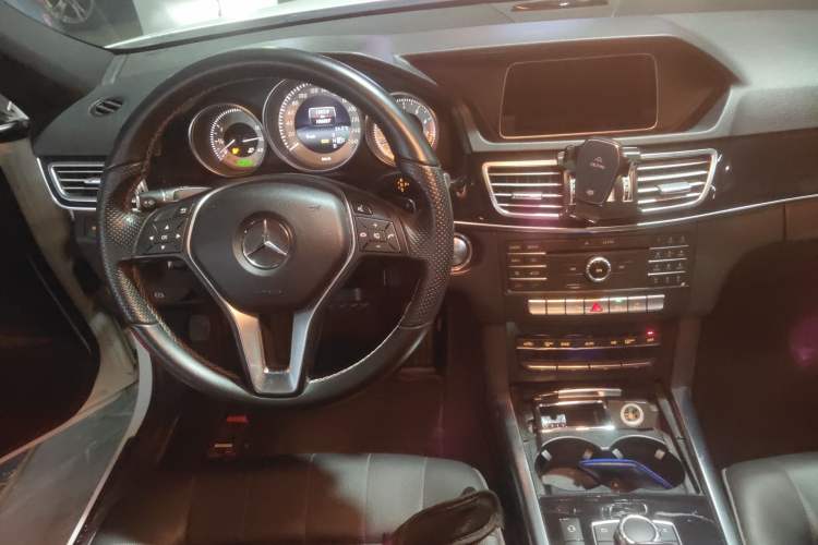 Used Mercedes-Benz E-Class 2015 Facelift E 200 L Sport Edition
