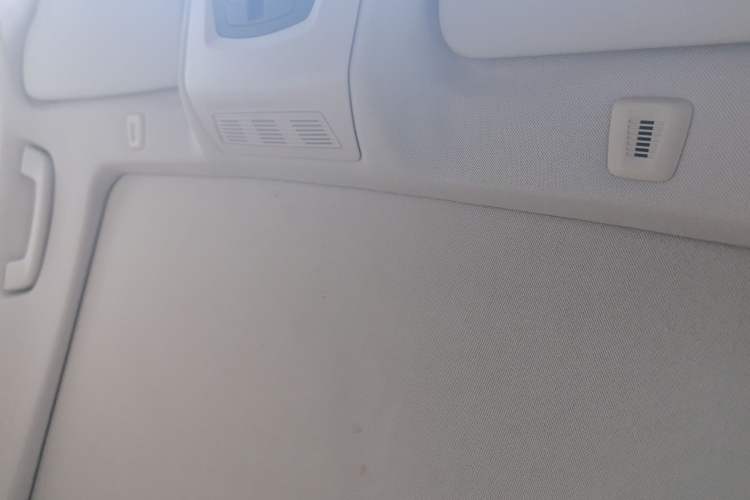 Used BMW 5 Series 2014 520Li Elegant Model
